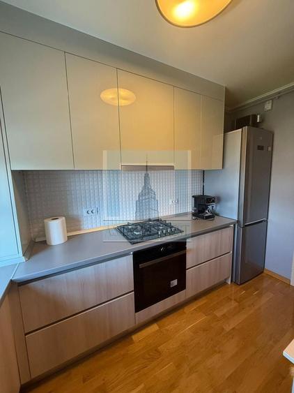 Apartament cu 2 camere decomandat în Tractorul