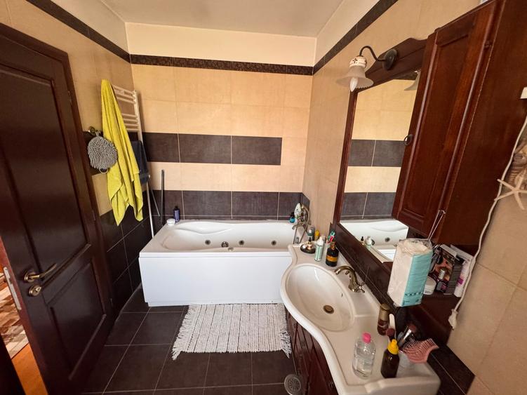 Casă individuală cu 5 camere cu Teren 500 Mp în Domnești