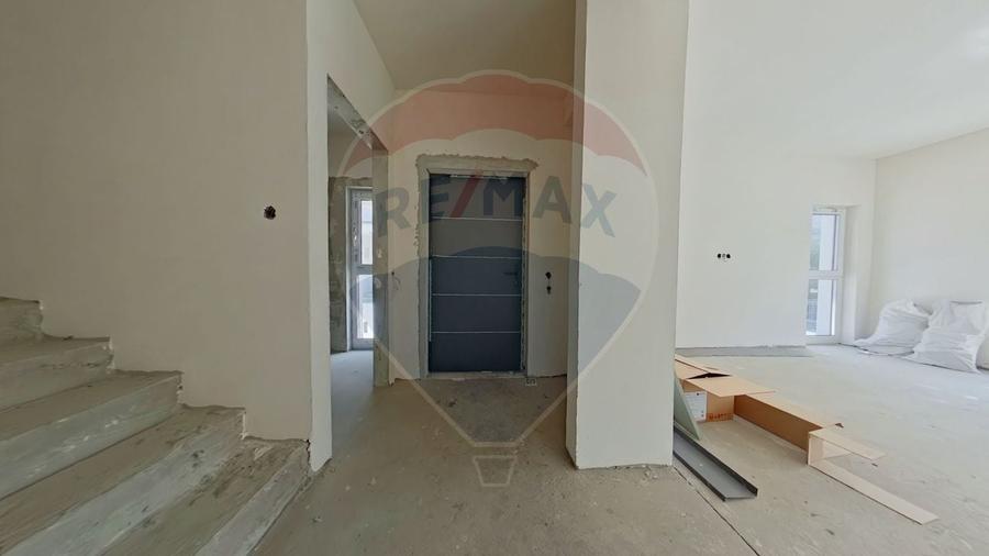 Duplex cu 5 camere cu Teren 227 Mp în Chinteni