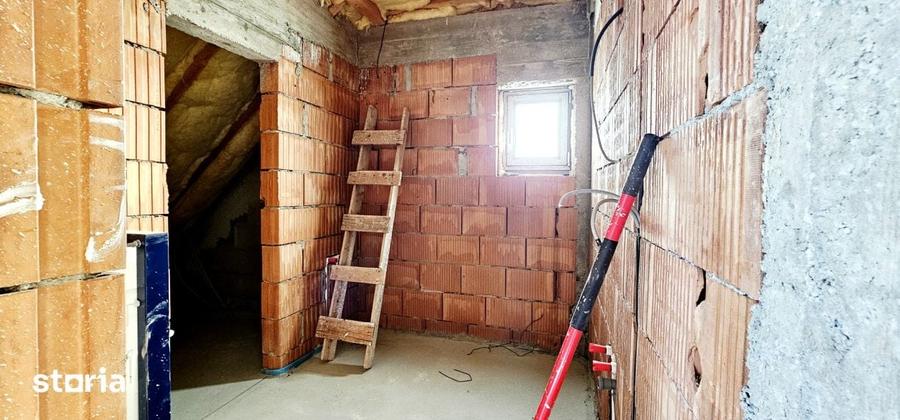 Casă cu 5 camere cu Teren 300 Mp în Vidra