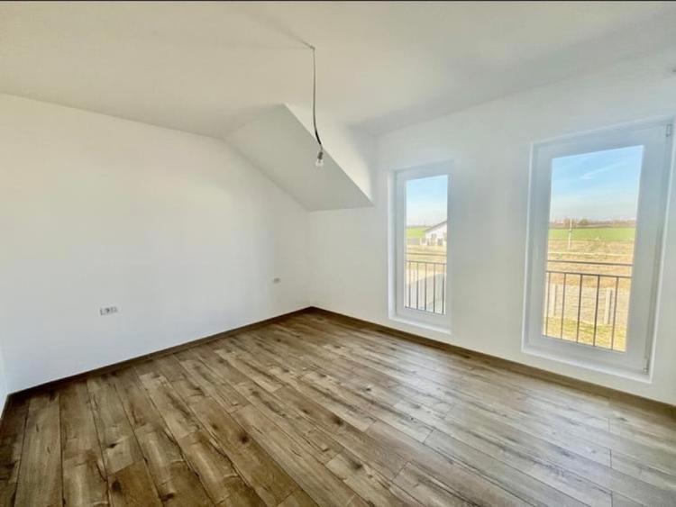 Duplex cu 4 camere cu Teren 270 Mp în Moșnița Nouă