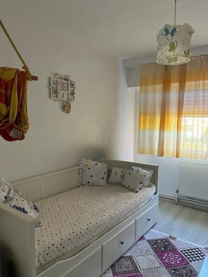 Apartament cu 3 camere decomandat în Faleza Nord
