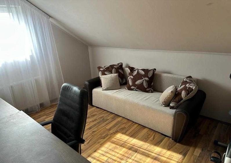 Apartament cu 3 camere nedecomandat, mobilat în Florești