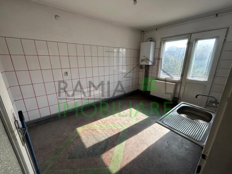 Casă cu 4 camere cu Teren 1053 Mp în Central