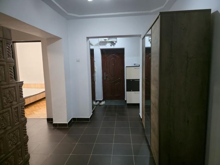 Apartament cu 4 camere decomandat în Central