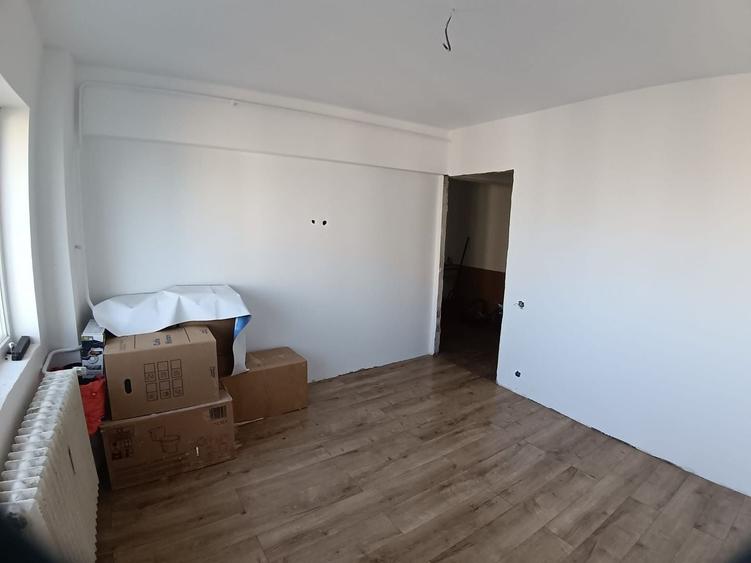 Apartament cu 4 camere decomandat în Pantelimon