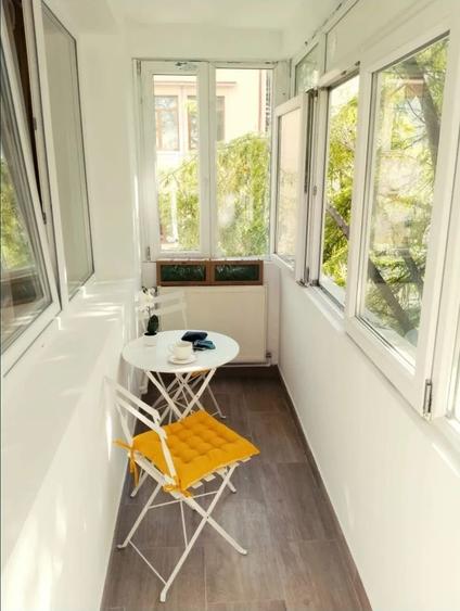 Apartament cu 3 camere semidecomandat în Colentina