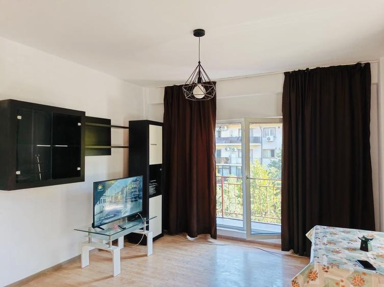 Apartament cu 3 camere semidecomandat, mobilat în Chiajna