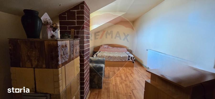 Casă cu 6 camere cu Teren 700 Mp în Central