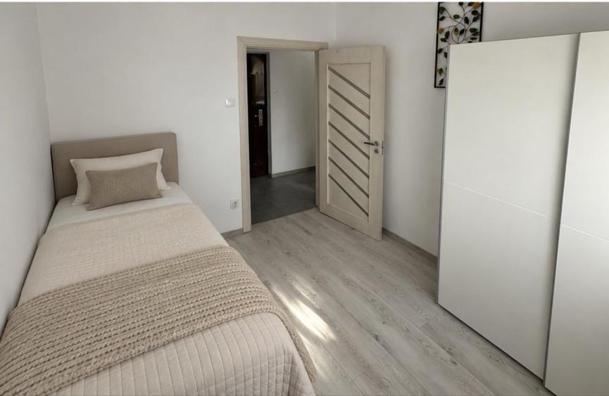 Apartament cu 3 camere semidecomandat în Central