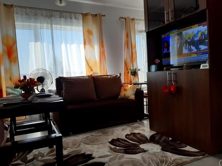Apartament cu 2 camere semidecomandat, mobilat în Uverturii