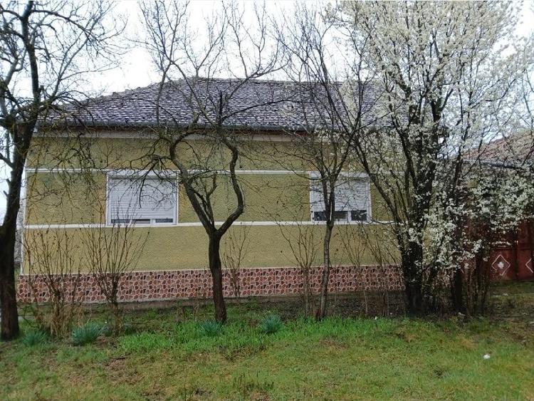 Casă cu Teren 719 Mp în Gurba