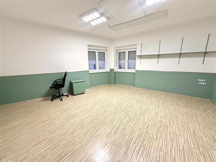 Casă individuală cu 13 camere cu Teren 275 Mp în Carierei
