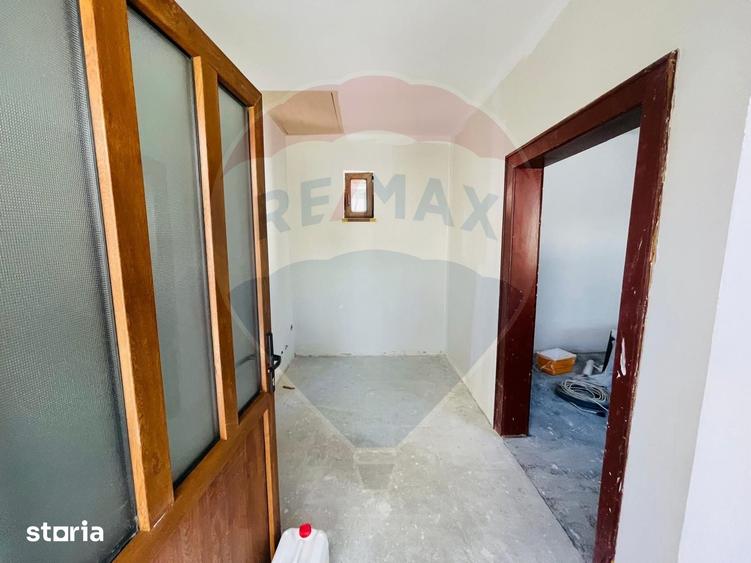 Casă cu 6 camere cu Teren 500 Mp în Calea Dumbrăvii