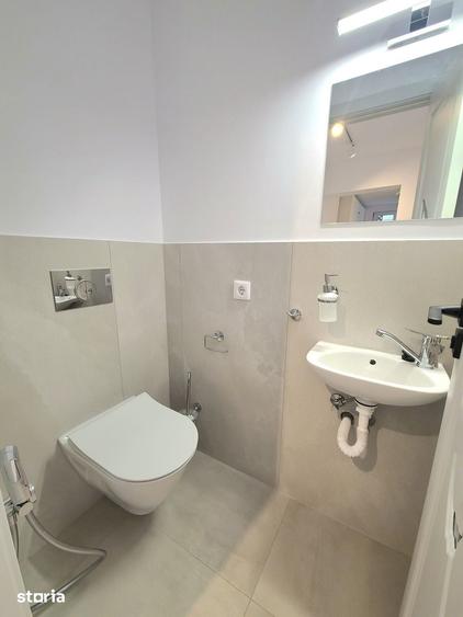Apartament cu 3 camere decomandat în Cornișa