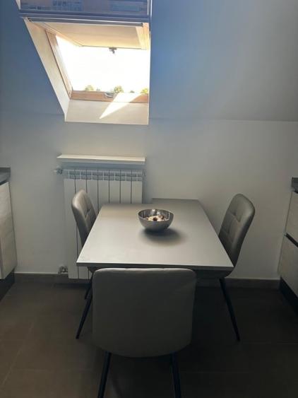 Apartament cu 4 camere decomandat, mobilat în Central