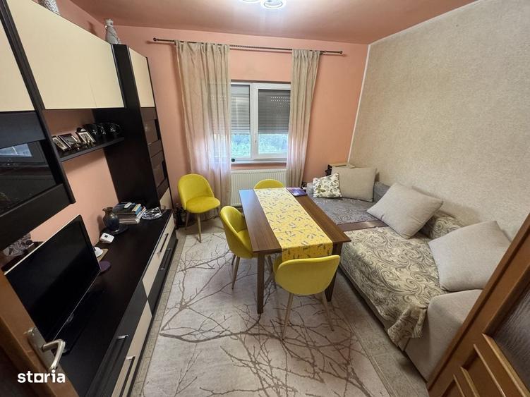 Apartament cu 4 camere decomandat în Central