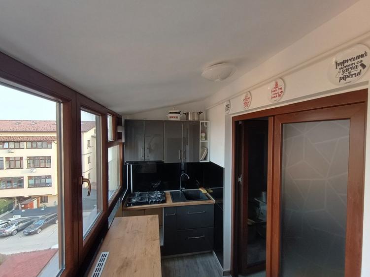 Apartament cu 3 camere decomandat, mobilat în Valea Adâncă