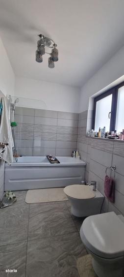 Casă cu 4 camere în Ștefănești