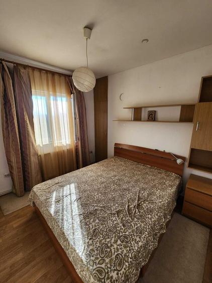 Apartament cu 3 camere semidecomandat în Cedonia