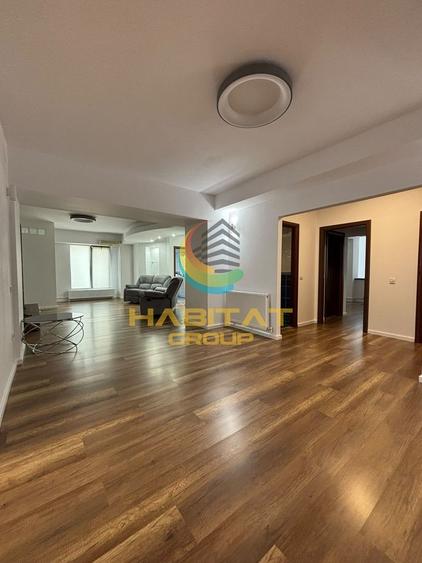 Apartament cu 5 camere decomandat, mobilat în Berceni