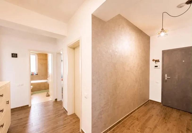 Apartament cu 3 camere decomandat, mobilat în Tractorul