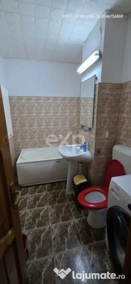 Apartament cu 2 camere semidecomandat în Micro 11