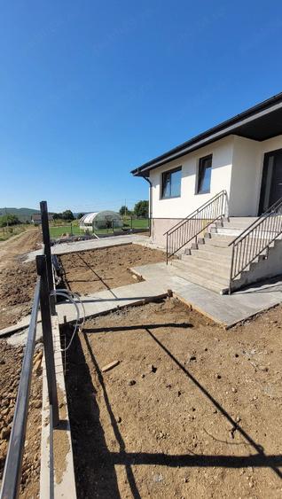 Casă cu 2 camere cu Teren 650 Mp în Chicerea
