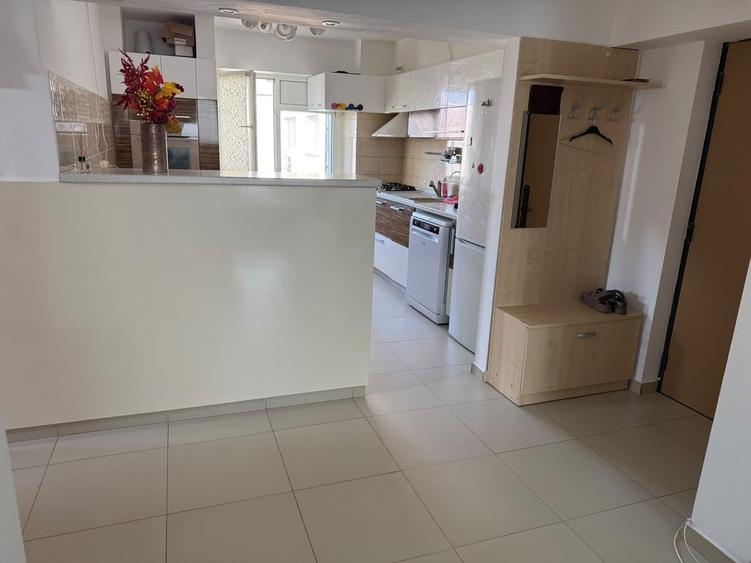 Apartament cu 3 camere decomandat în Mihai Bravu