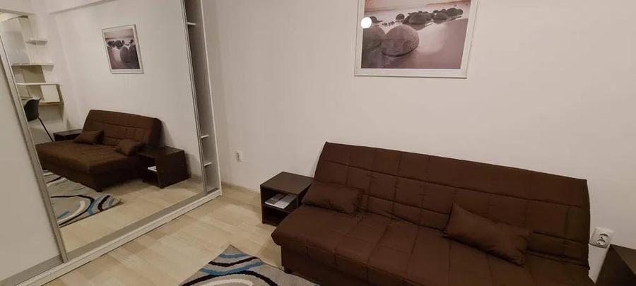 Apartament cu 2 camere semidecomandat, mobilat în Central
