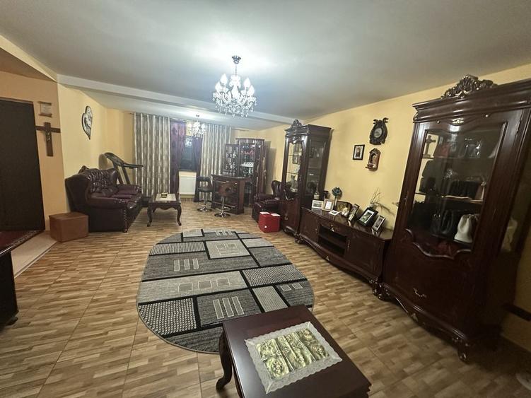 Casă cu 4 camere în Păun