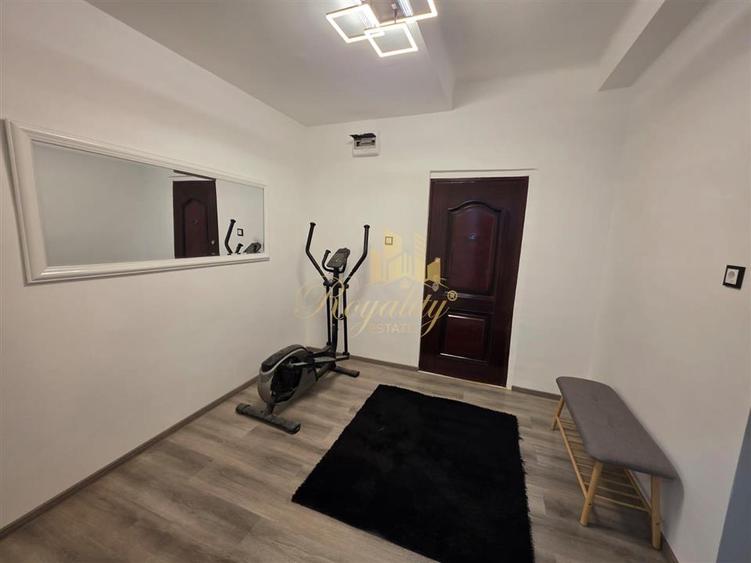 Apartament cu 5 camere decomandat, mobilat în Girocului