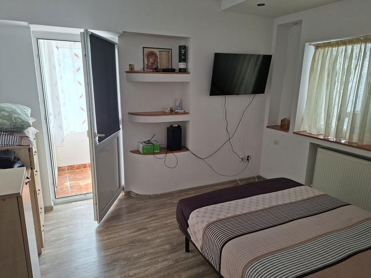 Apartament cu 3 camere decomandat în Exterior Vest