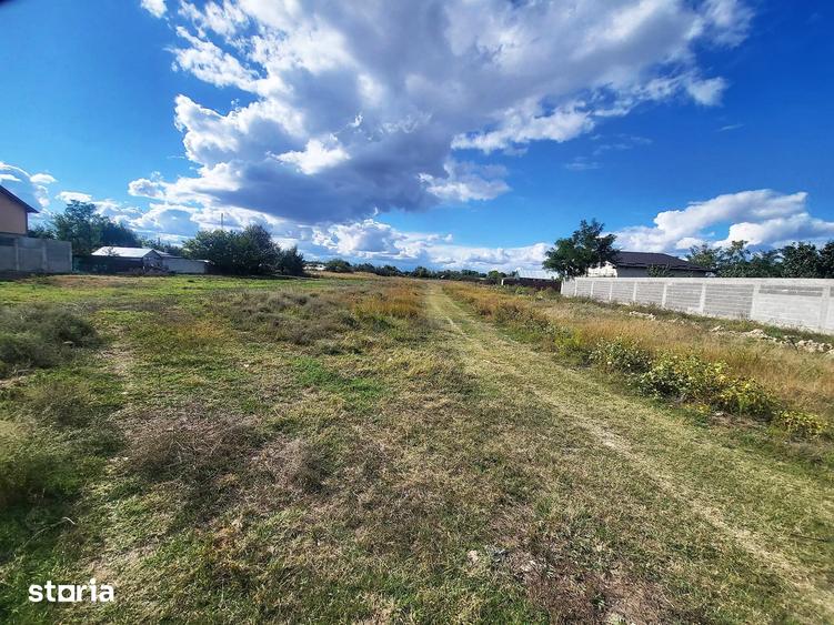 Teren de 8380 mp, în Vădeni