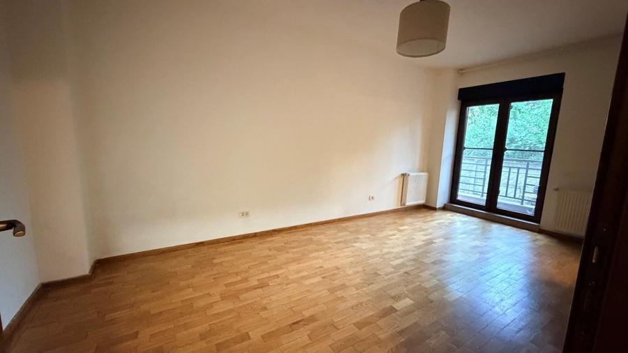 Apartament cu 3 camere decomandat, mobilat în Sisești