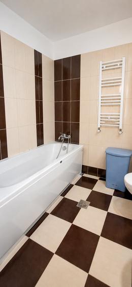 Apartament cu 3 camere decomandat în Tătărași