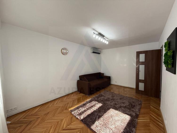 Apartament cu 4 camere decomandat în Valea Aurie