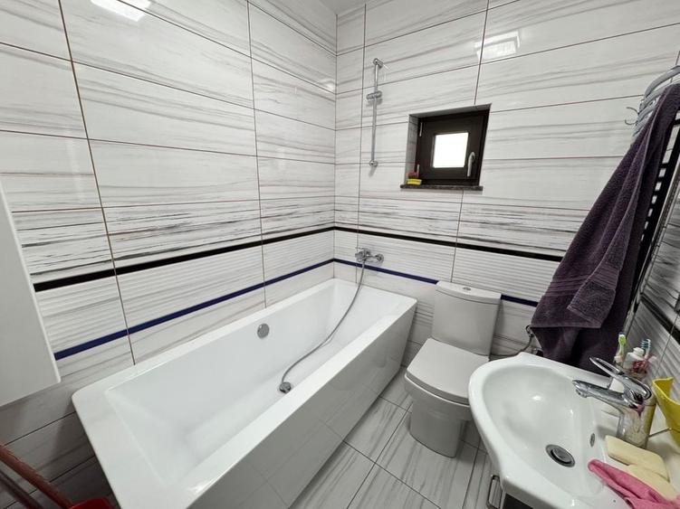 Casă cu 4 camere în Ghercești