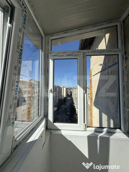 Apartament cu 3 camere decomandat în Micro 4