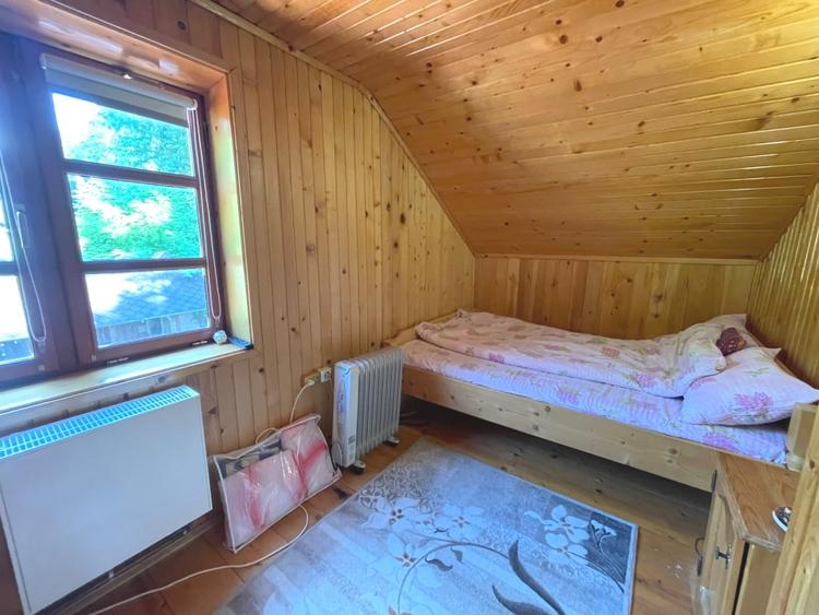 Casă individuală cu 5 camere cu Teren 2000 Mp în Strungari