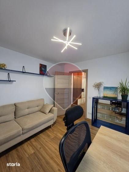Apartament cu 3 camere în Podu Roș