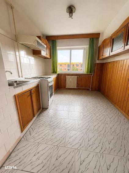 Apartament cu 3 camere decomandat în Prundu