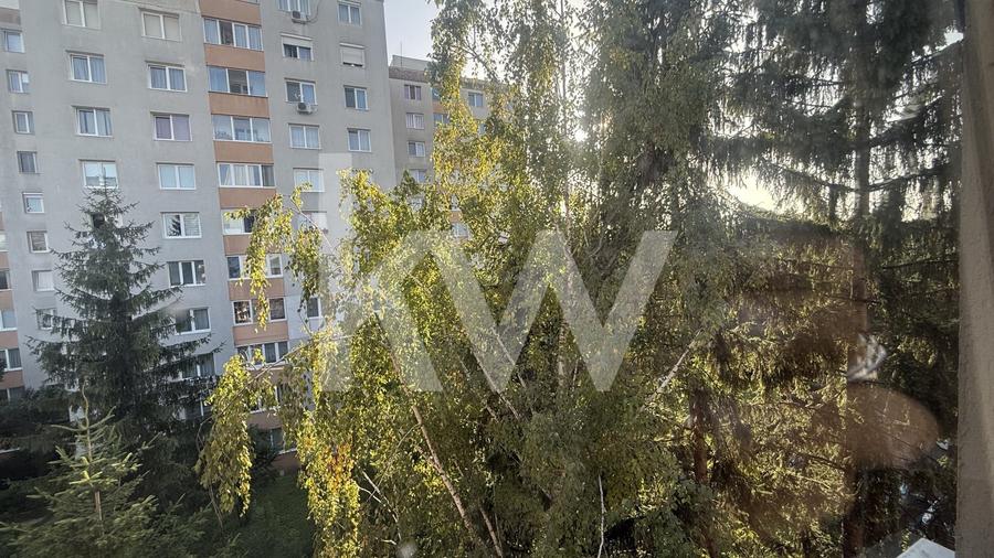 Apartament cu 3 camere decomandat în Astra