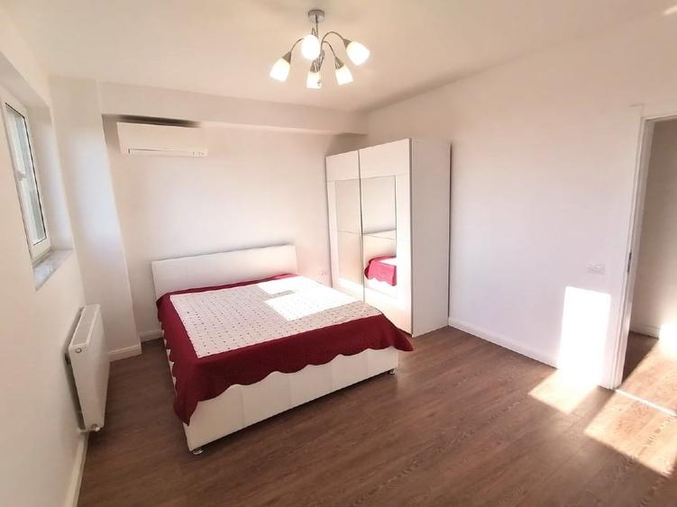 Apartament cu 3 camere decomandat, mobilat în Băneasa