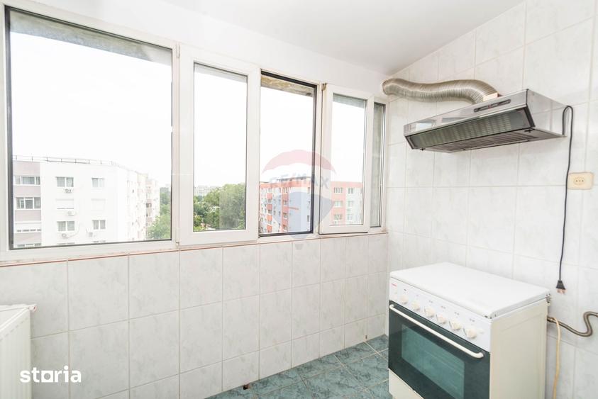 Apartament cu 3 camere decomandat în Crângași