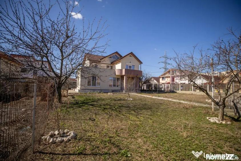 Casă cu 6 camere cu Teren 558 Mp în Central