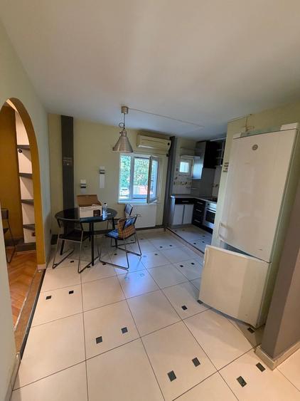 Apartament cu 3 camere decomandat în Girocului