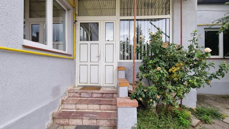 Casă individuală cu 7 camere cu Canalizare în Semicentral