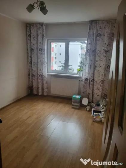 Apartament cu 3 camere decomandat în Mărăști