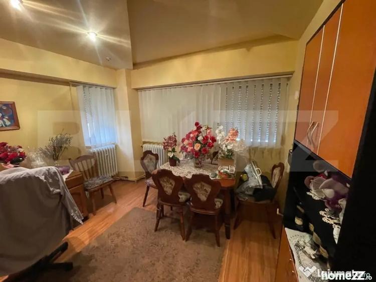 Apartament cu 4 camere decomandat în Micro 17